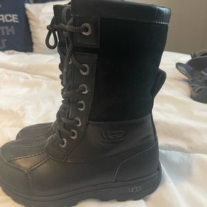 UGG BOTTE ll SNOW BOY BOOTS( SOLD)